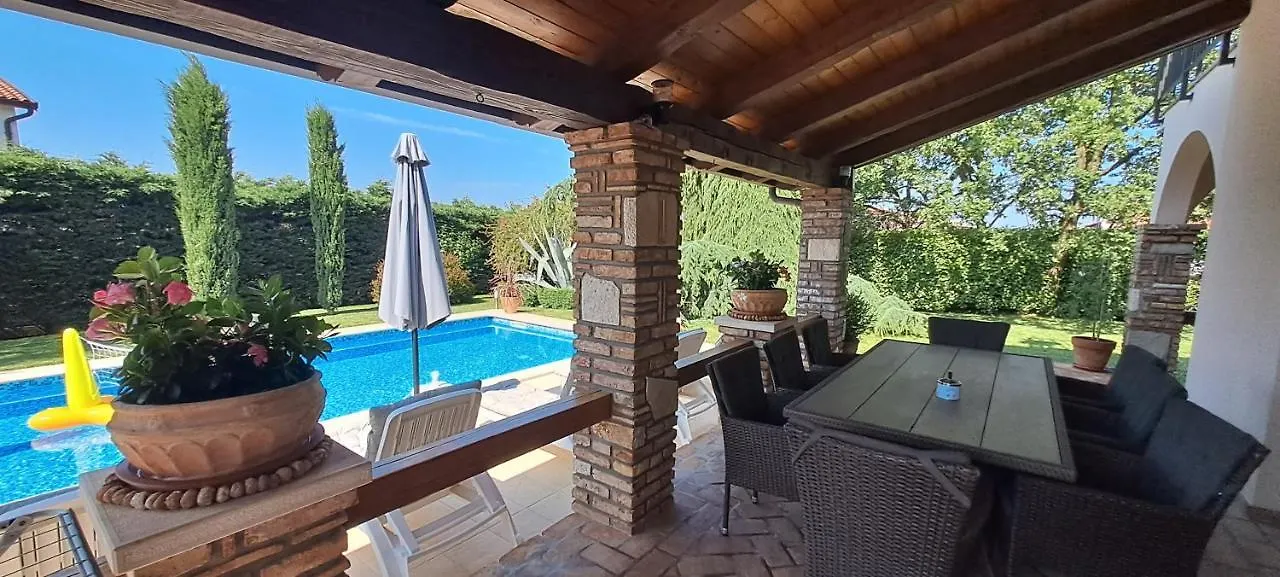 אומאג Villa Agava