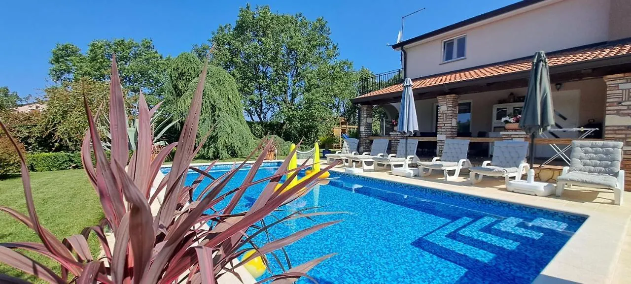אומאג Villa Agava