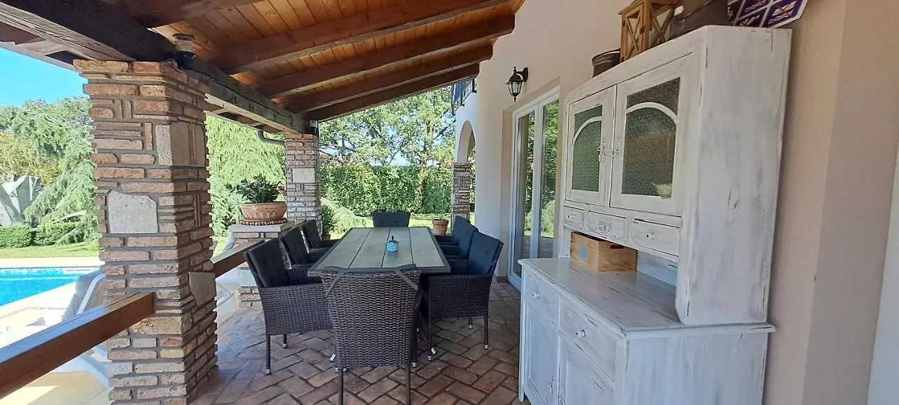 אומאג Villa Agava